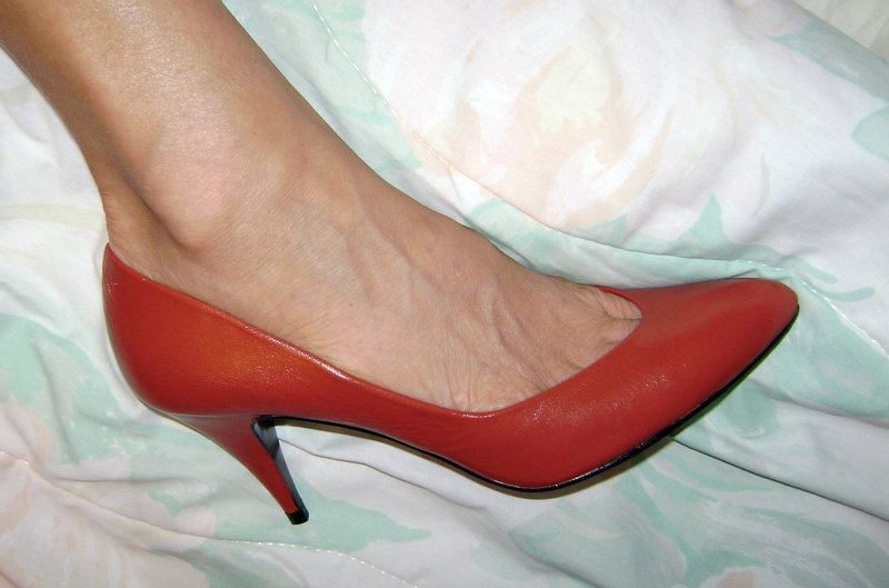 wife in Zelcer heels (F)