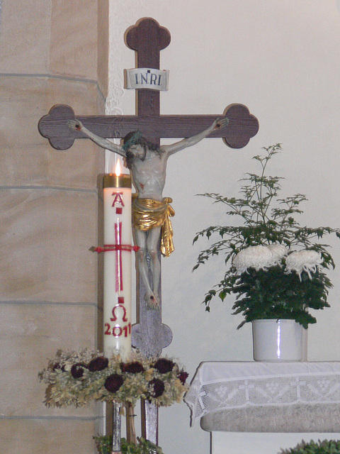 Kreuz und Osterkerze