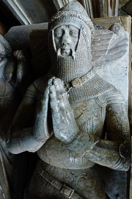 north leigh church , oxon.effigy  of sir william wilcote +1410 , made c.1440, with ss livery collar of lancastrians