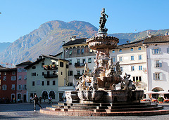 Fontana Nettuno auf der Piazza del Duomo