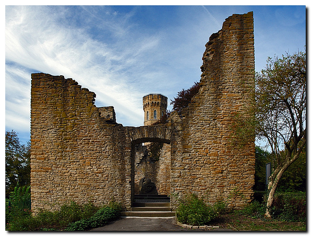 Ruine der Hohensyburg mit Vincketurm