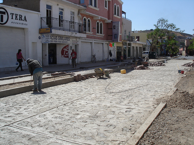 Men at work / Hombre trabajando / Homme au travail