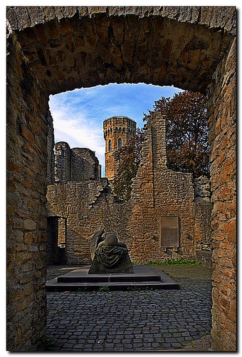 Ruine der Hohensyburg mit Vincketurm