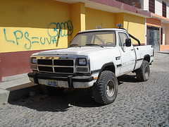 Camion Dodge truck LPS = UVA & graffitis