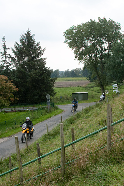 Die schnelle Gruppe schlägt auf^2