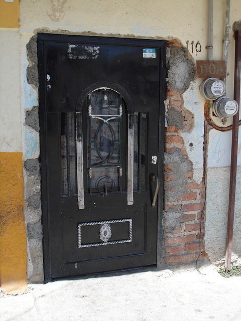 Porte et compteurs d'électricité / Puerta y medidor de electricidad / Door and electric meter - 23 mars 2011