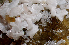 Dolomite blanche sur fluorite