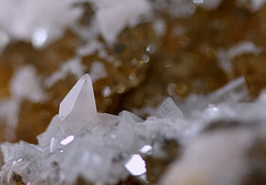 Calcite - petit cristal de 0.5 cm