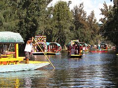 Kanäle und schwimmende Gärten