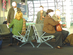 Mature trio / 3 Dames matures - Brussels airport -  October 19th 2008 - White faces / Visages blancs