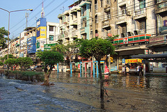 Phaholyotin Road getting less water