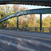 Pont graffitien dans l'ombre / Graffitis bridge in the shadow