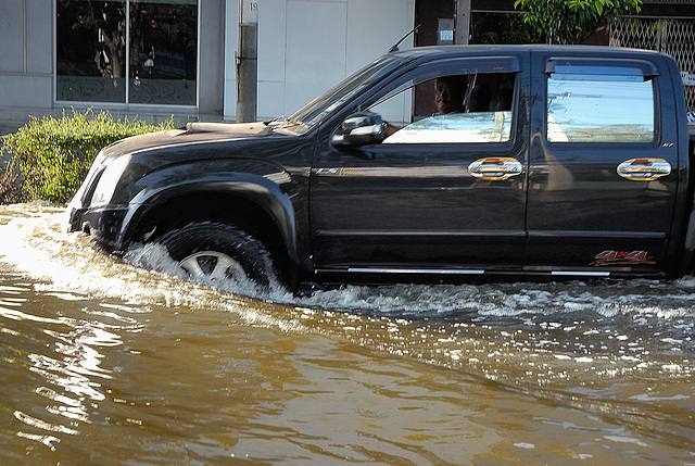 Pick up cars plague through the flood