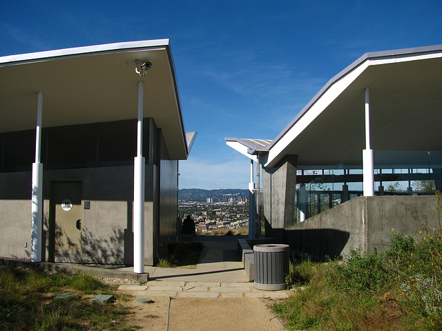 Baldwin Hills Scenic Overlook visitor center (2593)