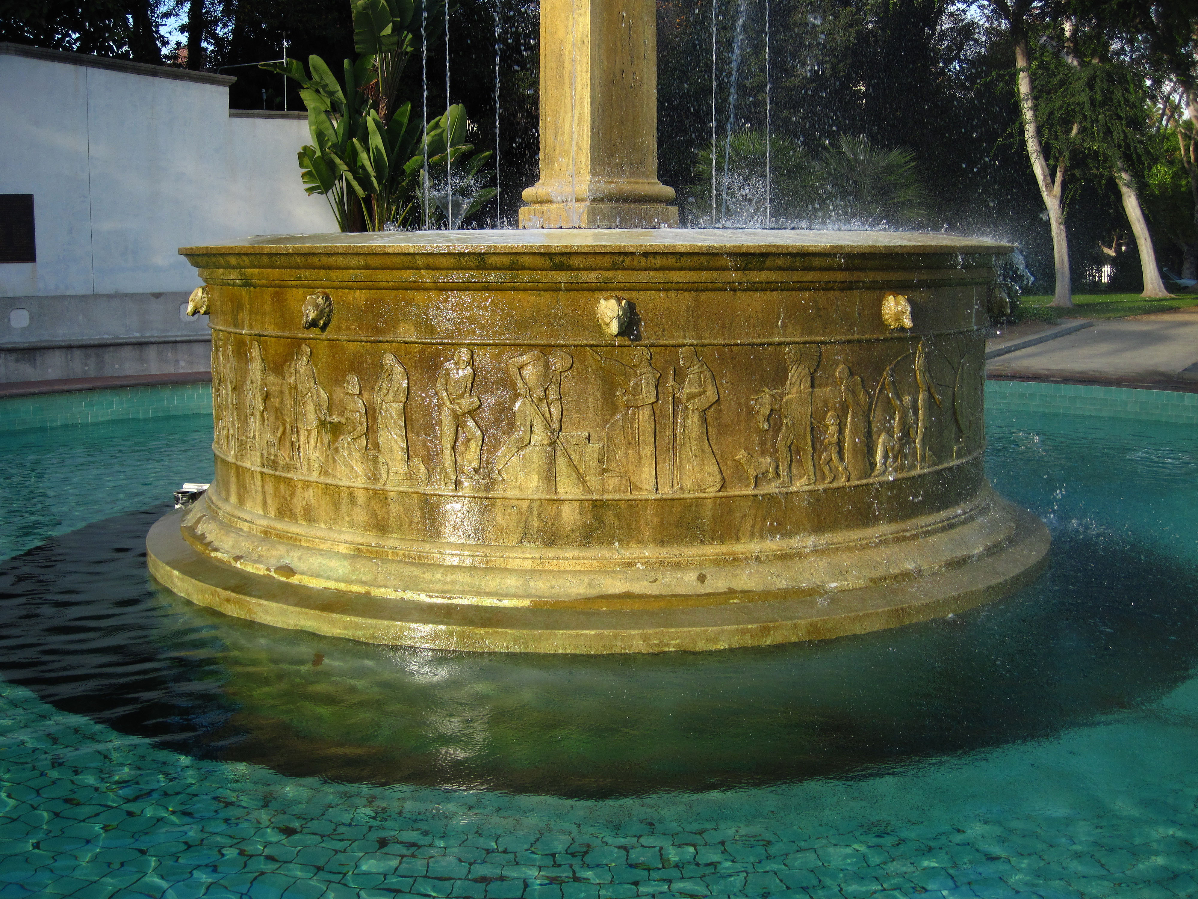 Great L.A. Walk (1546) Electric Fountain