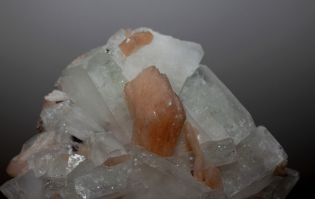 Apophyllite blanche et Stilbite saumon