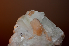 Apophyllite blanche et stilbite saumon