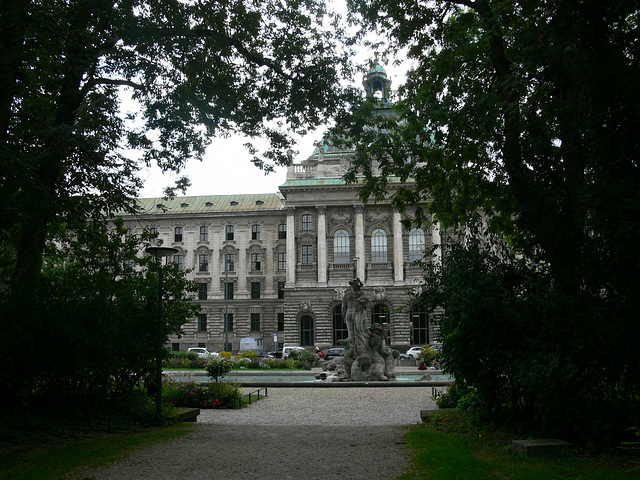 München - Sicht vom Alten Botanischen Garten