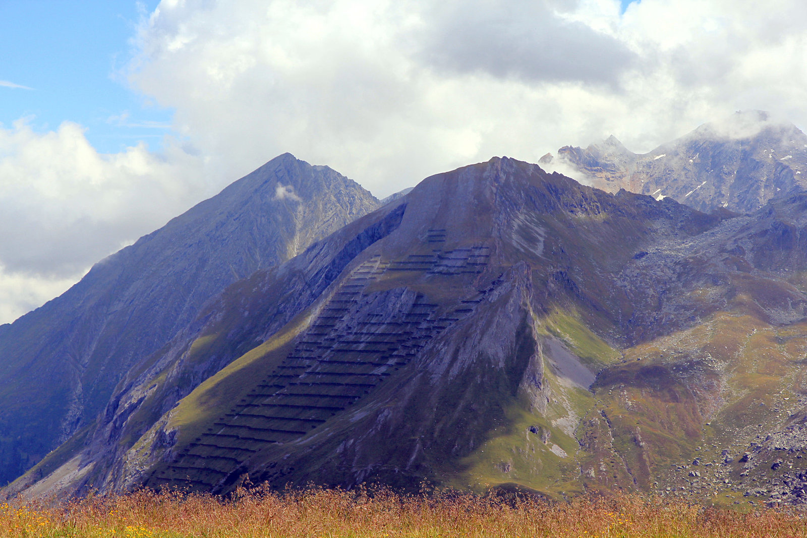 Lawinenverbauung im Tuxer Tal