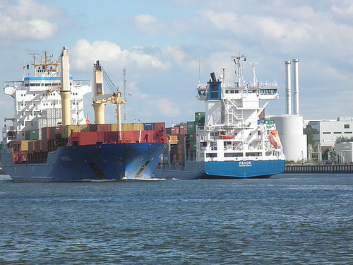 Ein- u. Ausfahrt vor Schleuse in Kiel