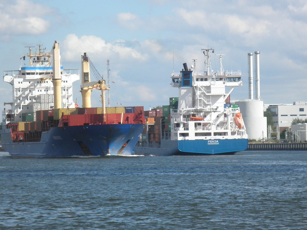 Ein- u. Ausfahrt vor Schleuse in Kiel