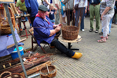 Paardenmarkt Voorschoten 2012 – Basket maker