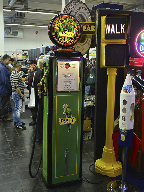 Techno Classica 2013 – Polly gas pump