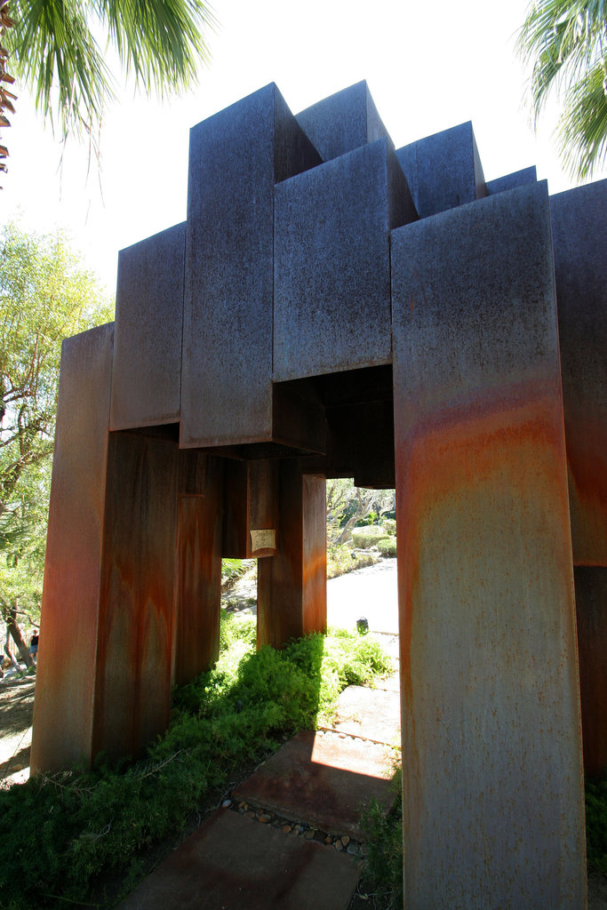 Elrod House - Sculpture by Pastorius (3203)