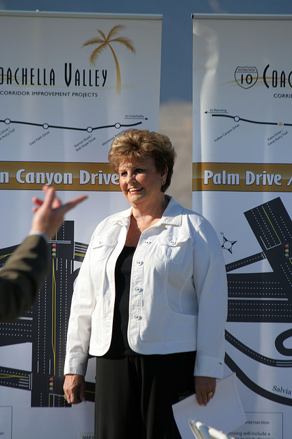 Mayor Parks at I-10 Overpasses Ribbon Cutting (3313)