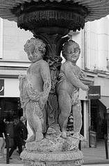 LA FONTAINE ***** LA FONTAINE *****