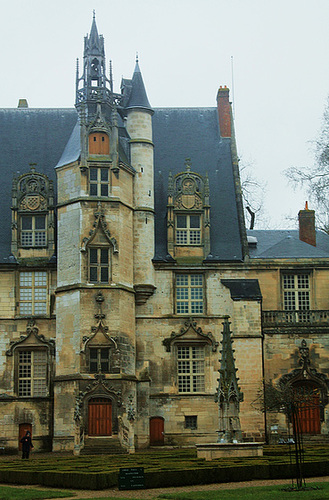 DETAIL