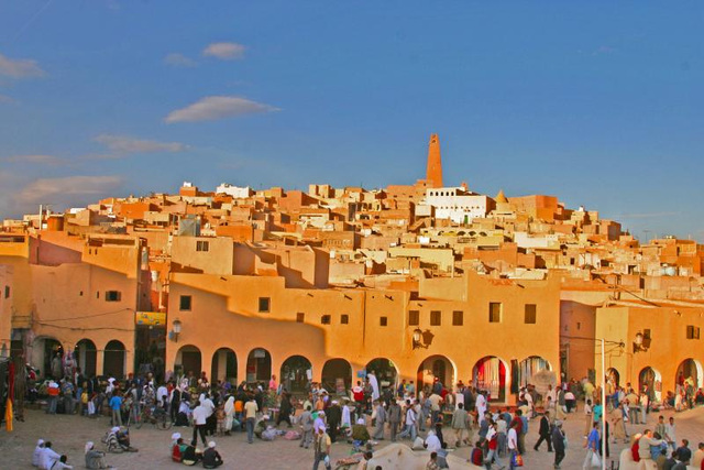 Place du marché a Ghardaia.(sud algerien.) Place du marché a Ghardaia.(sud algerien.)