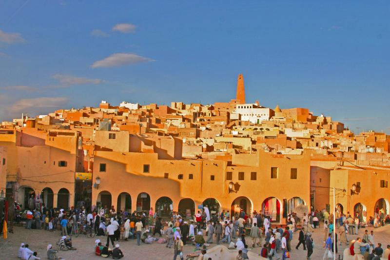 Place du marché a Ghardaia.(sud algerien.)