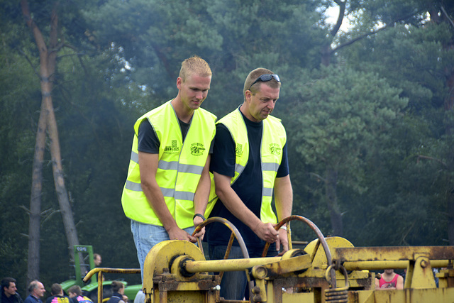 Oldtimerfestival Ravels 2013 – Controlling the plow