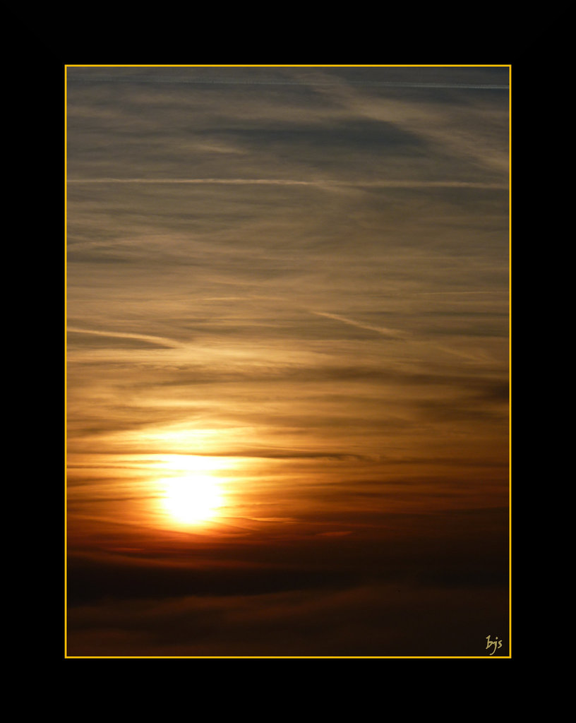 Et le soleil roulait sur une mer de brume