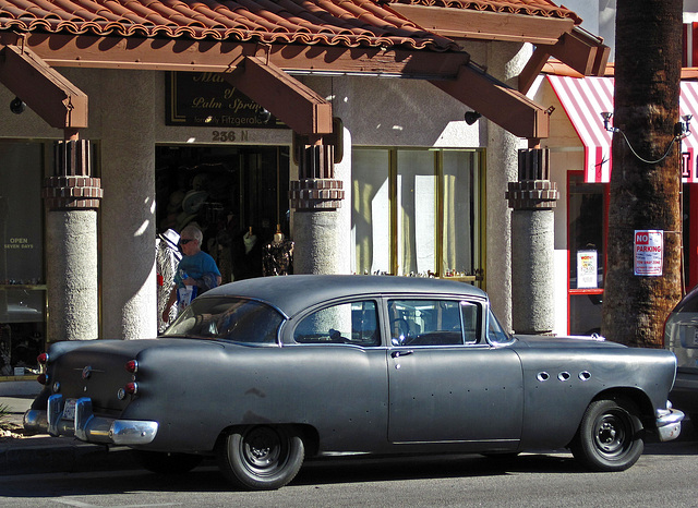 Buick in Palm Springs (1791)