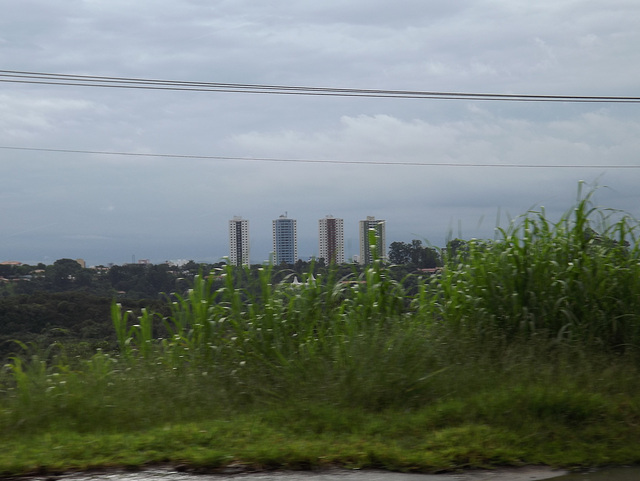 São Paulo, de  loin