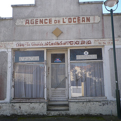 Les restes d'une agence de tourisme Les restes d'une agence de tourisme
