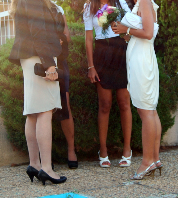 Cérémonie de mariage en talons hauts  / Wedding party in high heels  / Recadrage