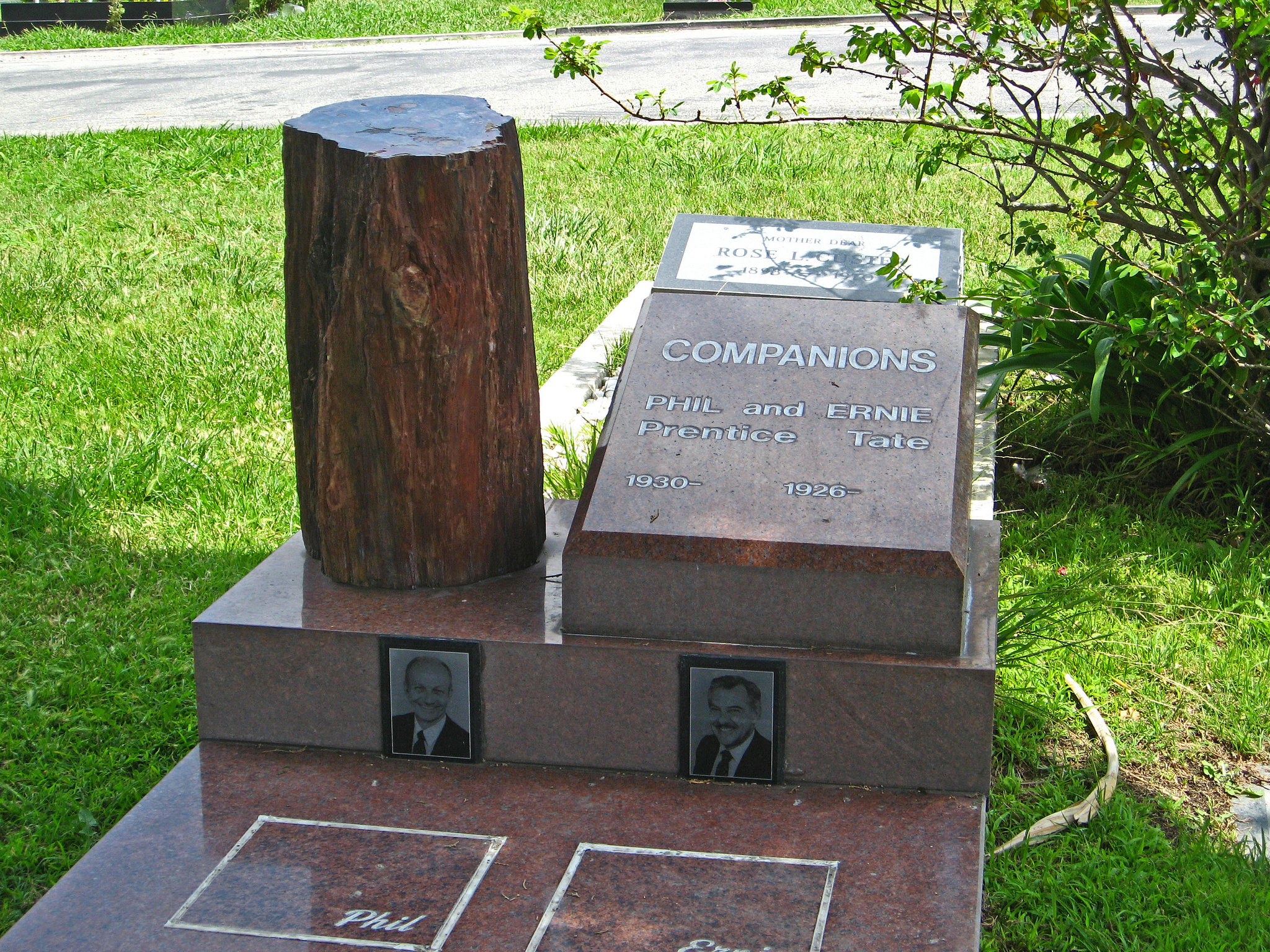 Phil Prentice & Ernie Tate gravesite - May 2011 (1855)