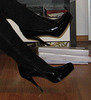 Madame Tissot en bottes de cuir à talons hauts / Lady Tissot in leather high-heeled boots - Recadrage