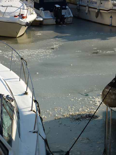 Port-Cergy attend le brise-glace Port-Cergy attend le brise-glace