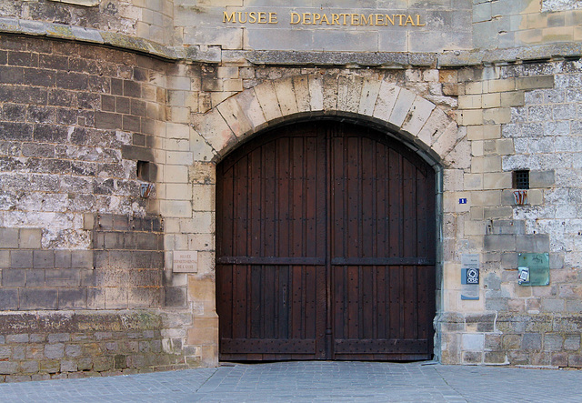 LA PORTE DU MUSEE