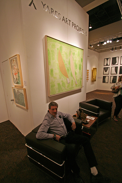 Palm Springs Fine Art Fair - Andy tests a modern chair (2864)