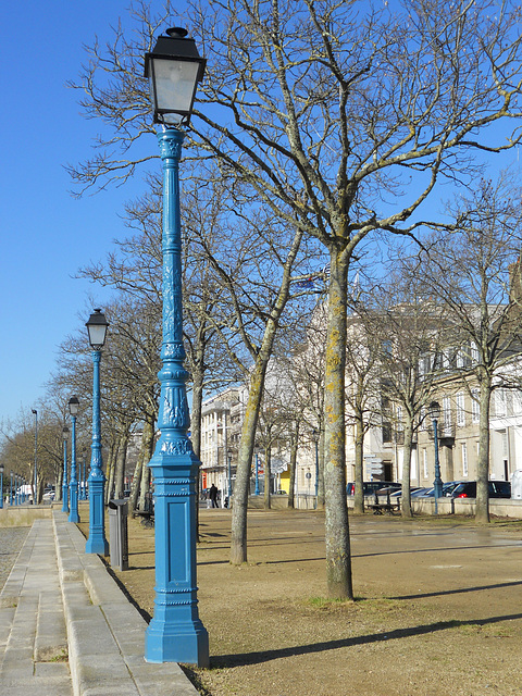 porteurs de lumière se fondent avec le ciel