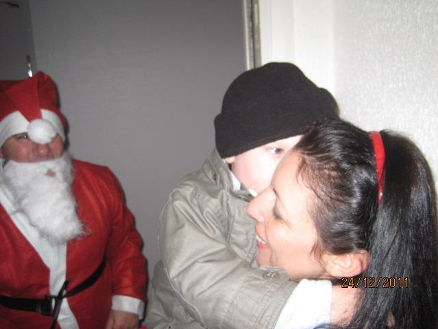 Mamiiiiiiiiiiiiiiie .......Oscourrrrrrrrrrrrrr !!!!!!!!Y a un bonhomme rouge !!!!!! Mamiiiiiiiiiiiiiiie .......Oscourrrrrrrrrrrrrr !!!!!!!!Y a un bonhomme rouge !!!!!!