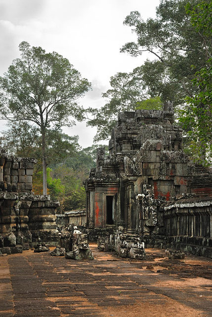 Entry tower to Prasat Ta Keo