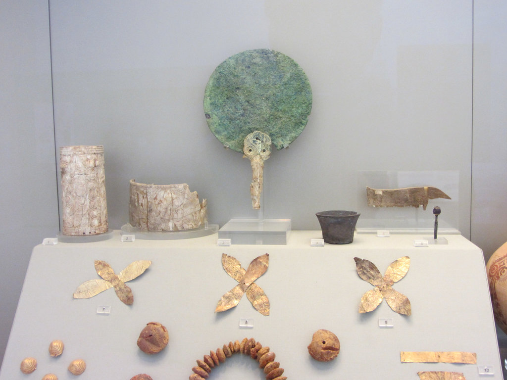 Bronze mirror and other personal grooming implements.