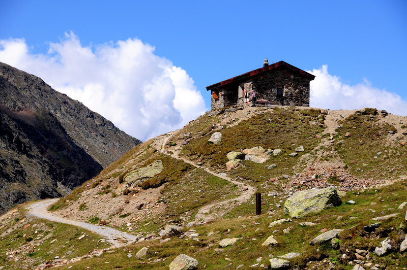 Hut at the top of the Timmelsjoch Hochalpenstraße