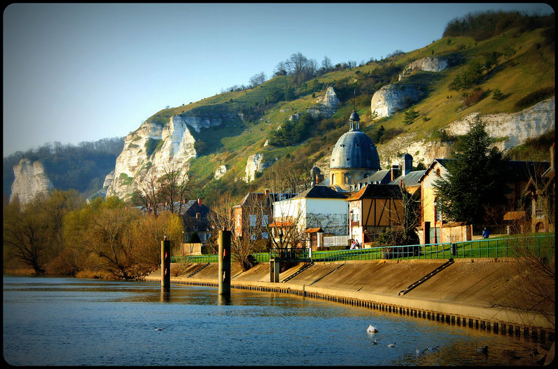 AU BORD DE LA SEINE ***